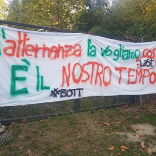 “Questa alternanza scuola-lavoro è sfruttamento”: gli studenti torinesi sfilano e protestano (VIDEO)