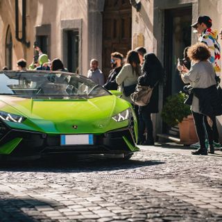 Nel centro storico di Moncalieri domenica all'insegna delle Supercar (foto d'archivio)