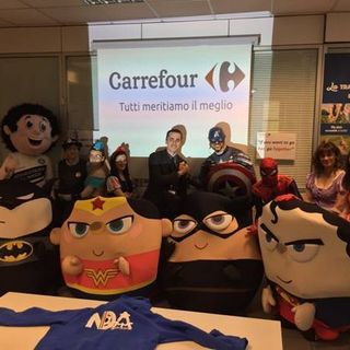 Le mascotte di #Beasuperhero di Carrefour donate all'associazione NIDA onlus