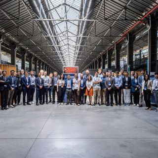 foto di gruppo all'interno delle Ogr Tech