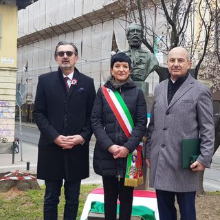 statua Lajos Kossuth in via dei mille