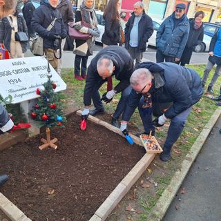 Rinasce la targa commemorativa per Giorgio Cristian Munteanu, il sedicenne accoltellato nel 2010 ai giardini Giuseppe Allievo