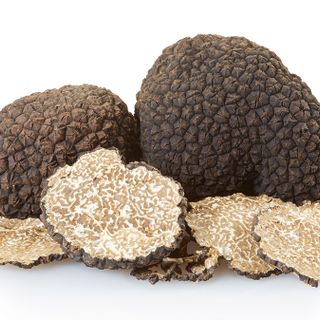 Scorzone, l'oro nero dell'estate, non può mancare in tavola!