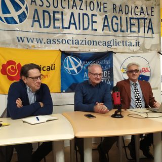 Politici seduti al tavolo Politici seduti al tavolo