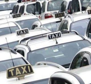 fila di taxi