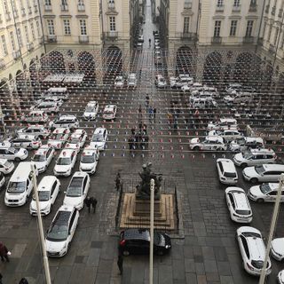 Coronavirus, a Torino i servizi igienici di Gtt a disposizione anche dei taxisti