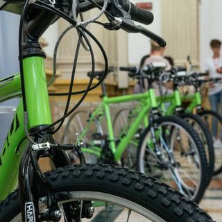 Teatro alimentato da biciclette nei borghi di Cumiana, dal 21 giugno la rassegna teatrale di 4 spettacoli per recuperare la memoria collettiva