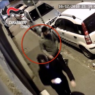 Pinerolo, 29enne accoltellato alla schiena: un arresto Pinerolo, 29enne accoltellato alla schiena: un arresto
