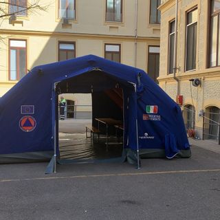 Coronavirus, l'Asl To3 dona i tablet perché i ricoverati possano comunicare con i parenti a casa