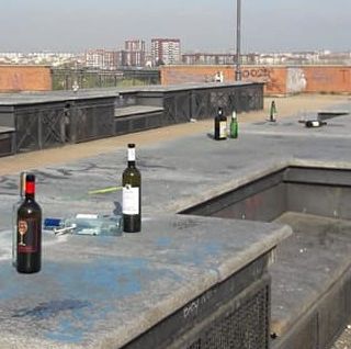 Moncalieri, torna la malamovida sulla terrazza del parcheggio multipiano