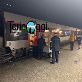 treno fermo al confine con la Francia