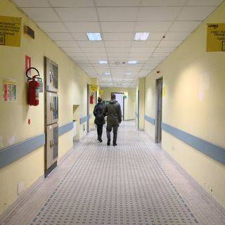 Una lente sull'arte contemporanea: le sale operatorie del Maria Adelaide riaprono con The Others (FOTO)
