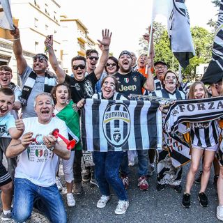 Champions League, nonostante l'allerta coronavirus tifosi della Juve stasera sugli spalti dello stadio di Lione
