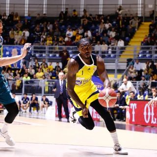 Basket: Reale Mutua costretta alla prima sconfitta casalinga, Cantù vince e ipoteca il secondo posto