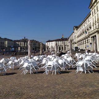 Dehors deserti e clienti in coda: Torino si ritrova arancione e spera in un marzo clemente [FOTO E VIDEO]