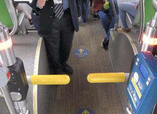 Con i tornelli sui bus aumentano i passeggeri che pagano il biglietto