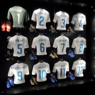 A Madrid è difficile dimenticare il re. E CR7 fa vendere ancora le sue magliette: della Juve
