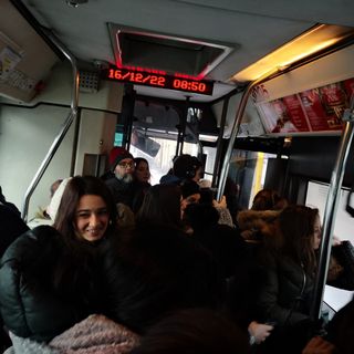 A Torino la neve ghiacciata manda in tilt bus e tram: &quot;40 minuti di attesa per il 4&quot;
