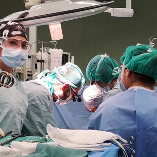 Molinette, salvato un paziente Covid per un versamento ai polmoni con un intervento in anestesia locale