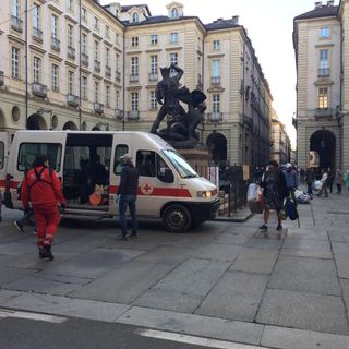 I senzatetto in presidio a Palazzo Civico trasferiti nel Padiglione V di Torino Esposizioni