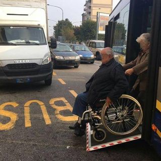 Nichelino lavora per facilitare l'accesso alle pensiline dei bus per i disabili