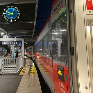 Il Frecciarossa 9287 Parigi-Milano, fermo alla stazione di Chambery