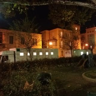 Ferrario torna dietro la cinepresa: la troupe di &quot;Tutto qua&quot; con Neri Marcoré in piazza Gozzano