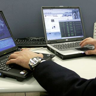 Si finge poliziotto e fa dirottare i bonifici, sventata una frode da 160mila euro