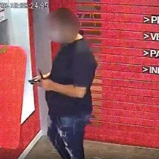 &quot;Il bancomat non funziona&quot; e intanto sottraevano i contanti alle loro vittime, soprattutto anziani [VIDEO]