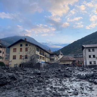 Bardonecchia, spalano anche i turisti: &quot;Prima il boato, poi l'onda di fango&quot;. Stasera ancora temporali. E Cirio chiede lo Stato di Emergenza