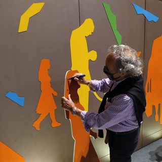 Ugo Nespolo mette la sua firma anche sulla stazione della metro di Porta Nuova [FOTO e VIDEO]