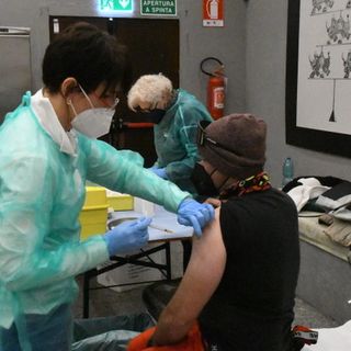 Covid, in Piemonte semplificate le procedure di isolamento e quarantena. Vaccini in farmacia anche per la fascia 12-17 anni