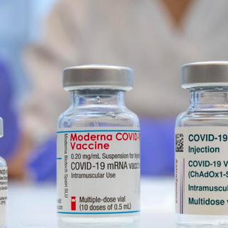 Covid, per i non vaccinati rischio 10 volte più alto di terapia intensiva e 5 volte maggiore di mortalità rispetto ai vaccinati