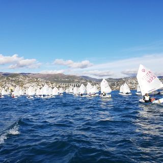 velisti in regata - foto di repertorio