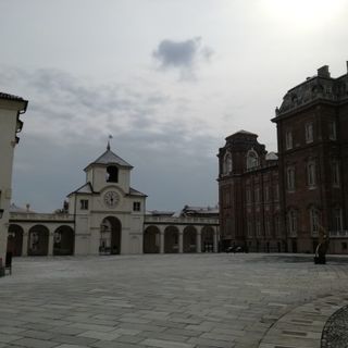 La Reggia di Venaria va oltre il decennale e guarda in alto, dove passano gli UFO