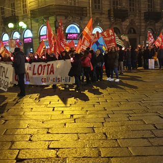 Fiaccole per illuminare il futuro dell'occupazione di Torino: &quot;Uno scatto d'orgoglio, una bella risposta della città&quot;