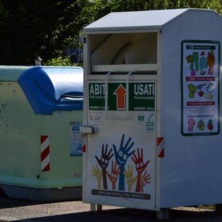 contenitore vestiti usati