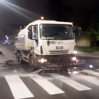 Lavaggio e igienizzazione delle strade: la scorsa notte è toccato alle circoscrizioni 3 e 4