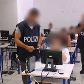 Conseguimento illecito di patenti per cittadini cinesi, sette arresti a Torino Conseguimento illecito di patenti per cittadini cinesi, sette arresti a Torino