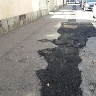 Via Montevideo, presto il livellamento del marciapiede lasciato &quot;in sospeso&quot;
