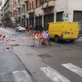 Incendio in via Vanchiglia, riaperta (in parte) la viabilità