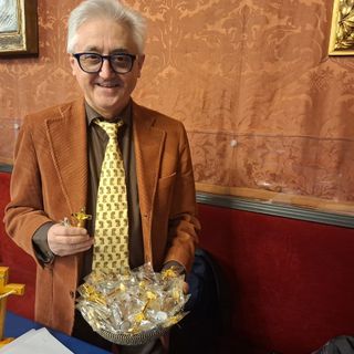 Silvio Viale in piedi