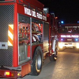 Alloggio in fiamme in via Buenos Aires: due intossicati e una famiglia sfollata. Evacuata l'intera palazzina