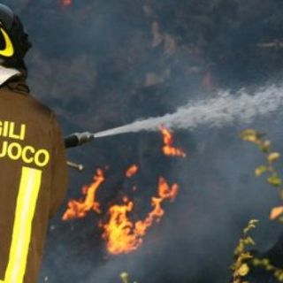 A fuoco furgoni e auto della Comunità Santa Maria della Rotonda di Agliè che si occupa di dipendenze da circa 40 anni