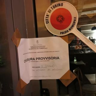 In discoteca senza mascherina e con capienza ben oltre il consentito: chiuso un locale di viale Sabaudia