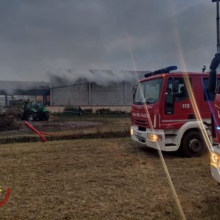 Castellamonte, incendio in una cascina in fiamme due capannoni e una stuttura