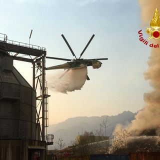 Incendio a Frossasco, centinaia le tonnellate di materiale bruciato