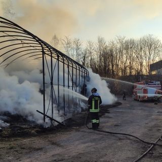 Incendio in un fienile a Rosta, numerose squadre dei Vigili del Fuoco in azione. Spento un rogo a Trana (VIDEO)