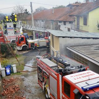 Coppia di anziani salvati dalle fiamme a San Maurizio Canavese (FOTO)