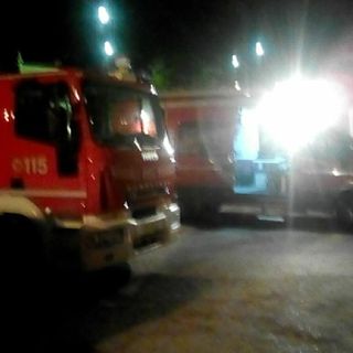 Un intervento notturno dei vigili del fuoco